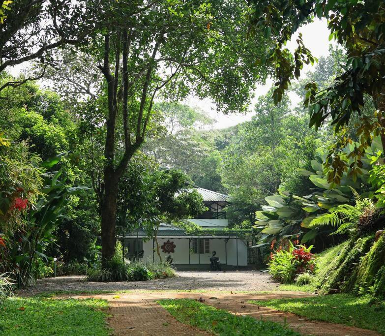 Vila Breezy Point Vagamon Exteriér fotografie